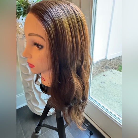 CARKIRA LEAH WIG, TRIED ON, NOT WORN, PRE-PLUCKED HAIRLINE - Picture 4 of 5